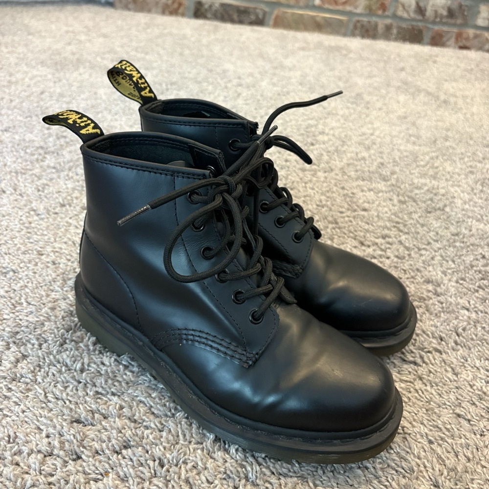 Dr Martens Black 101 Vegan Combat Boots 6-Eye Faux Leather Womens 7 EU 38 Mens 6